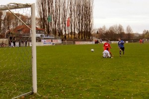 Der Babelsberger Enes Uzun erzielt das 4:1 gegen Hennigsdorf 98.